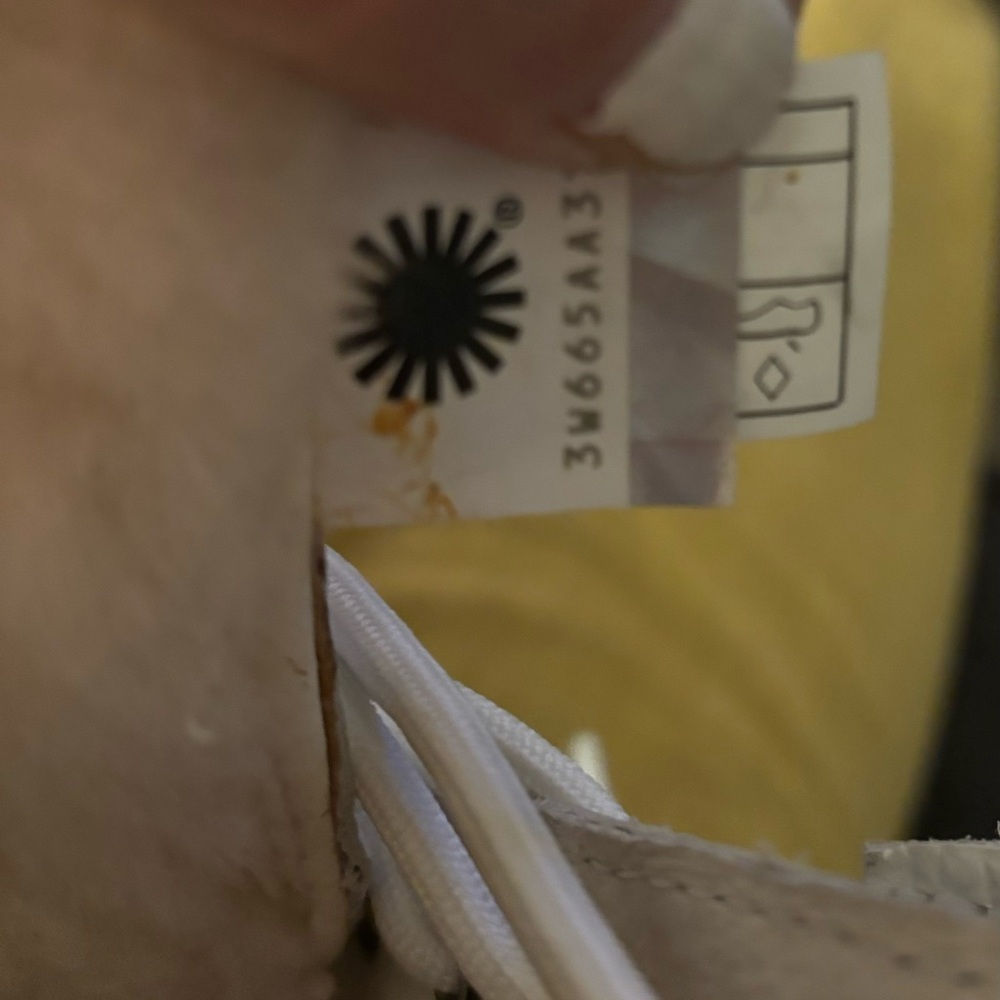 Beautiful UGG snow boots - Picture 6 of 6